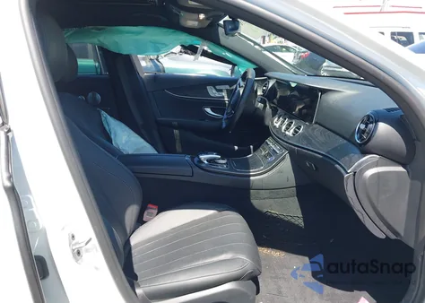 2020 Mercedes-Benz E 350 z USA, uszkodzony, nr VIN W1KZF8DB3LA842013